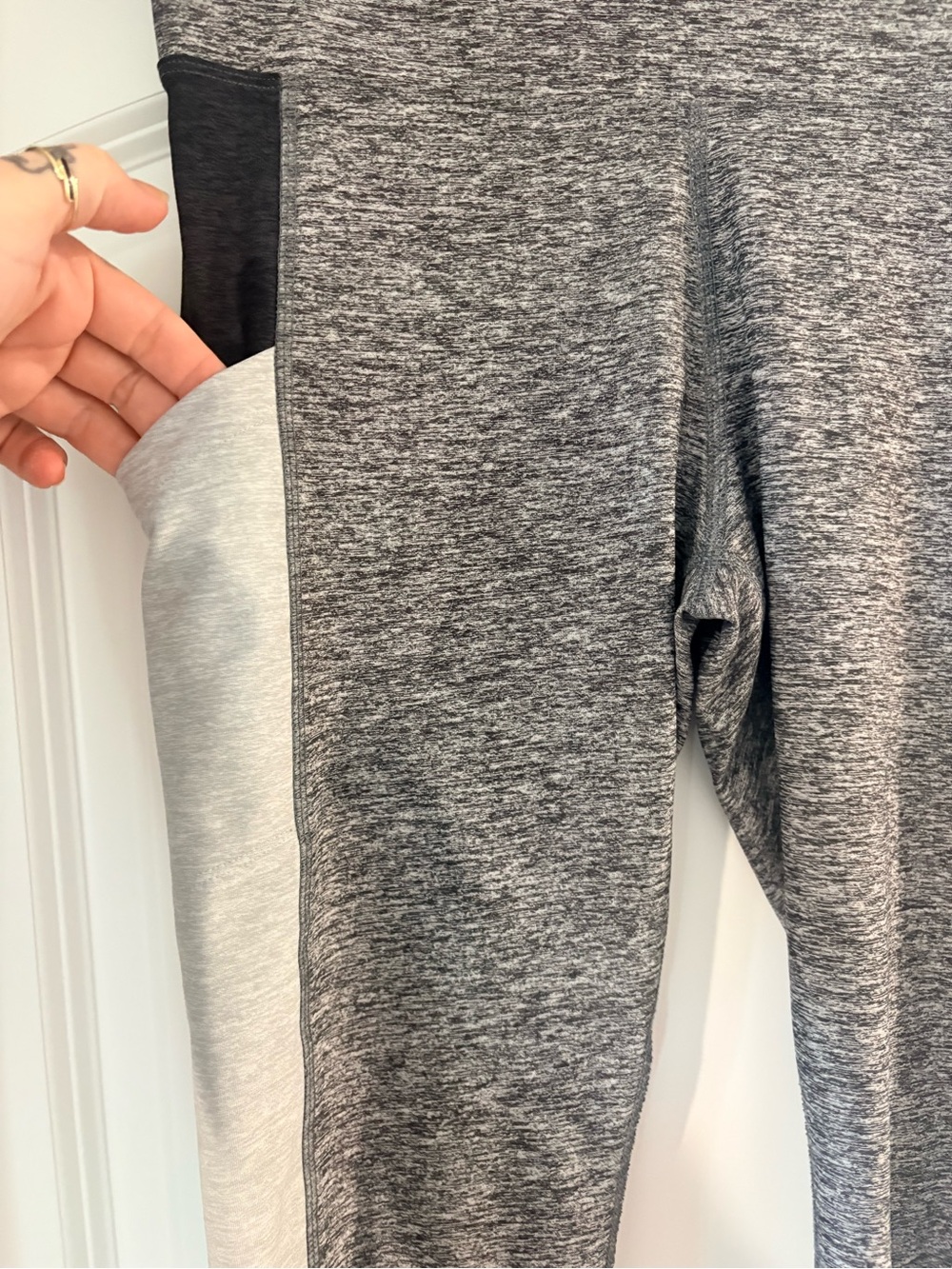 Victoria’s Secret PINK pocket leggings - Picture 2 of 7
